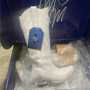 Lane Megan Moroney smokeshow White Embroidered Boots